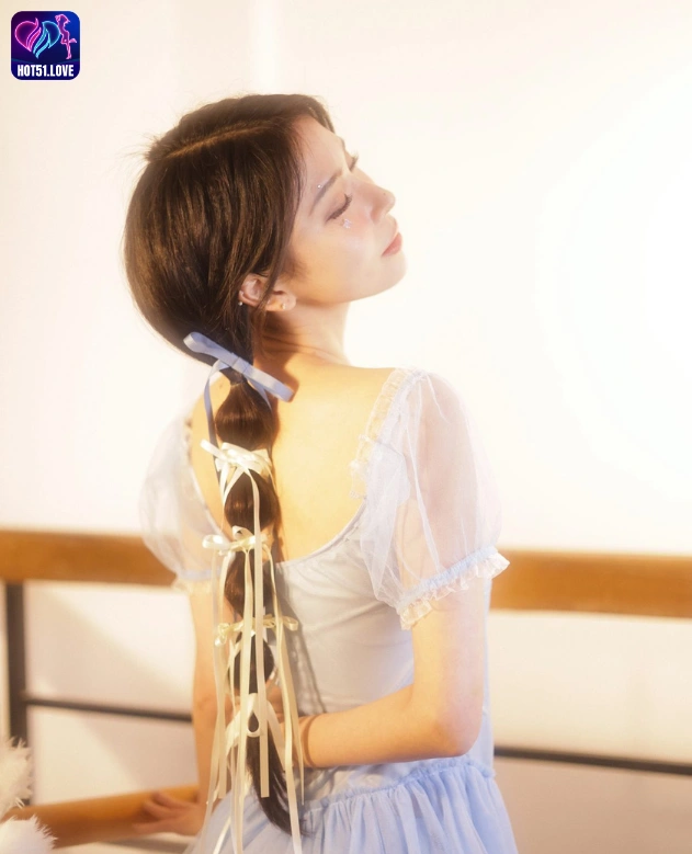 Mengulas Fenomena Rong Rong Star Indonesia Livestream Hot51: Apk Live Streaming, Download Hot 51 Live, dan Keamanan AM Mod Apk Terbaru 4 - Hot51 Rong Rong-Hot51