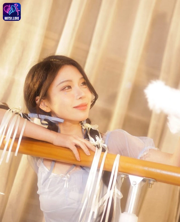 Mengulas Fenomena Rong Rong Star Indonesia Livestream Hot51: Apk Live Streaming, Download Hot 51 Live, dan Keamanan AM Mod Apk Terbaru 6 - Hot51 Rong Rong-Hot51