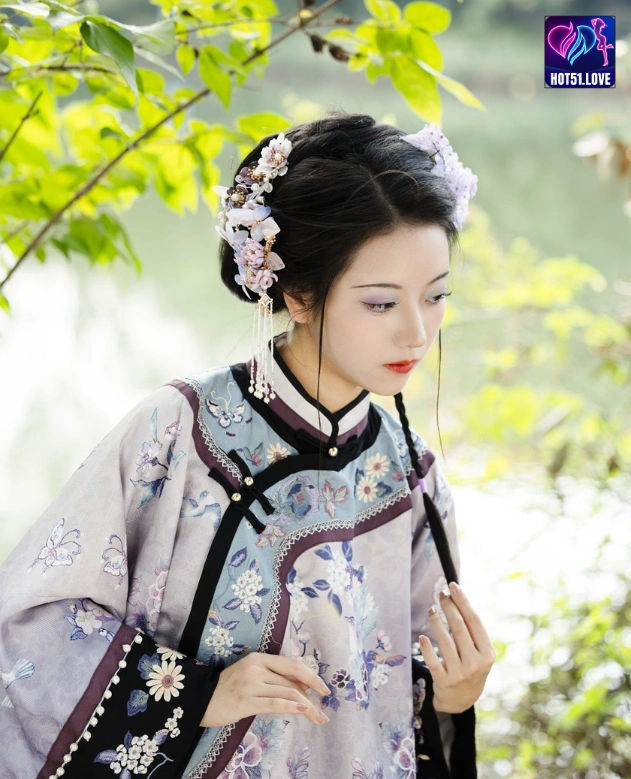 Beautiful Fang Ci Female Influencer di Indonesia Hot51: Profil, Karir, dan Pengaruhnya 3 - Hot51 Fang Ci-Hot51