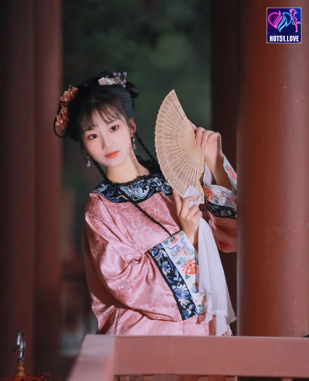 Read more about the article Beautiful Girl Zhou Ay Star Fenomena Livestream Hot51 di China