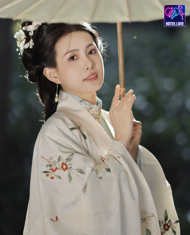 Read more about the article A Qin Star dalam Livestream China dan Popularitas Beautiful Girl